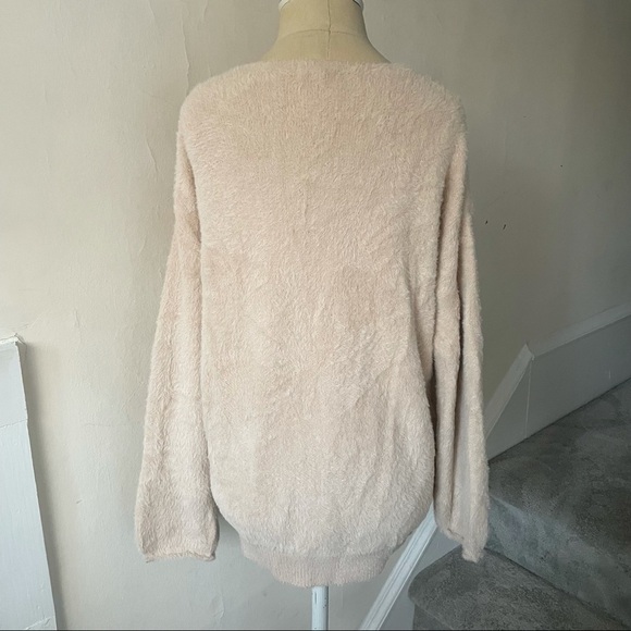 Fate Fuzzy Knit V-Neck Long Sleeve Pullover Beige Sweater Size S/M EUC - Picture 4 of 11